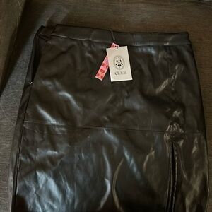 Cider Black Knee-Length Pencil Skirt with Slit